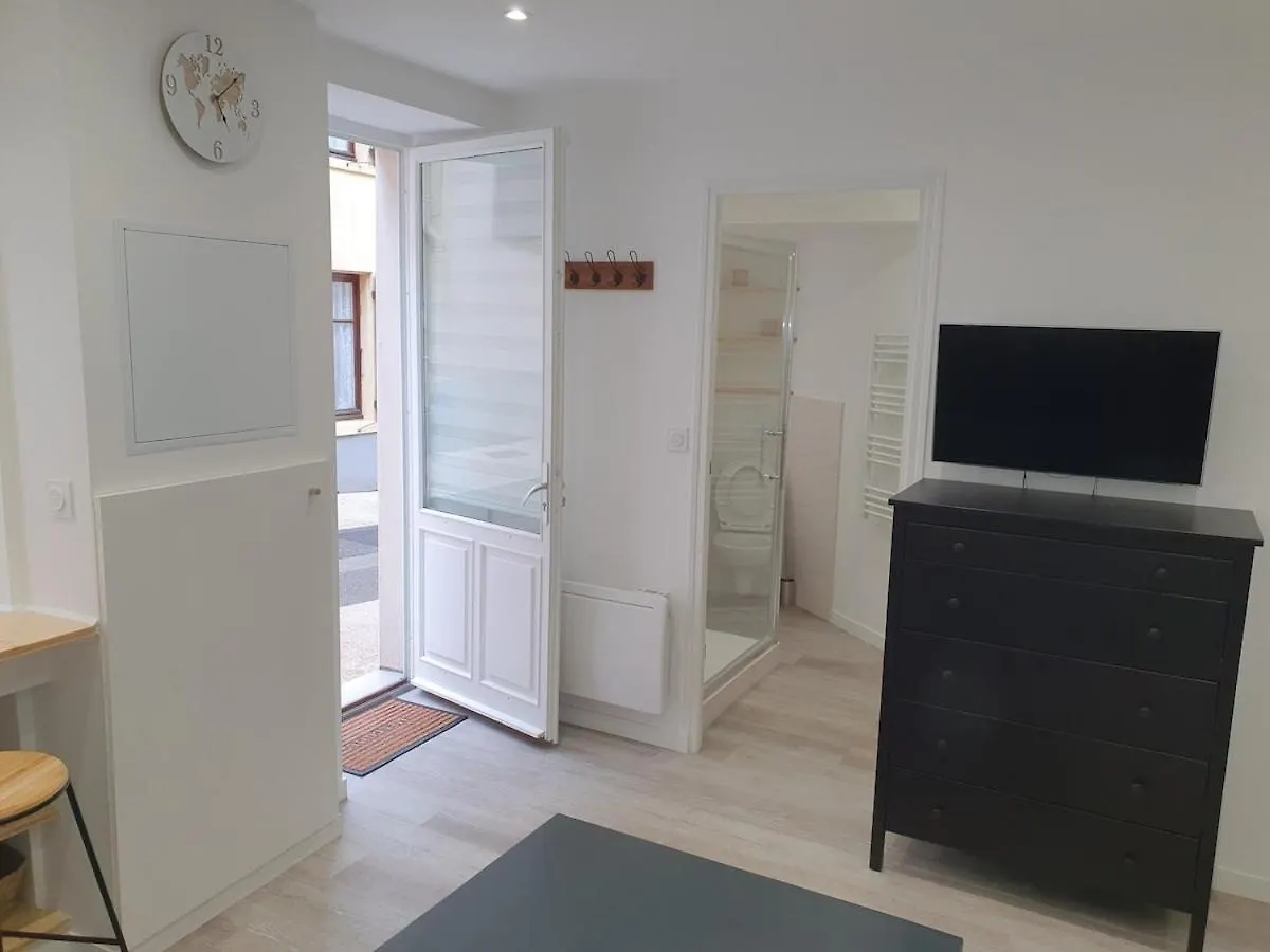 Studio Tout Equipe Vaugneray Apartment